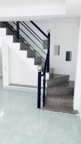 Không gian nhà phố Quận Gò Vấp Nhà phố kết cấu 1 trệt 1 lầu hướng Đông mát mẻ, khu vực an ninh tốt.