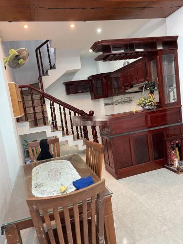 Phòng bếp nhà phố Huỳnh Tấn Phát, Quận 7 Nhà phố hướng Đông, hẻm bê tông sạch sẽ, khu dân cư an ninh.