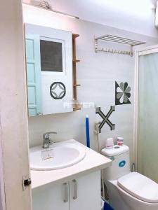 Phòng tắm chung cư Khiêm Khải, Quận 8 Căn hộ chung cư Khiêm Khải hướng Tây Nam, đầy đủ nội thất.