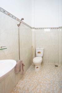 Phòng tắm nhà phố đường Đào Tông Nguyên, Nhà Bè Nhà phố hướng Tây Bắc diện tích 108m2, hẻm xe hơi rộng.