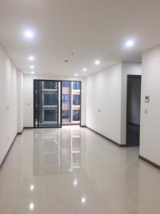 Phòng khách Hado Centrosa Garden, Quận 10 Căn hộ Hado Centrosa Garden tầng cao, cửa chính hướng Đông Nam.