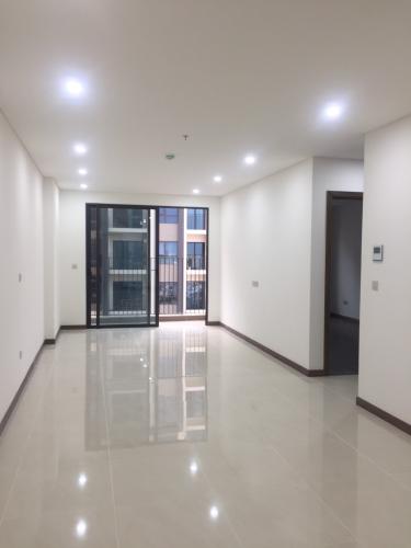 Phòng khách Hado Centrosa Garden, Quận 10 Căn hộ Hado Centrosa Garden tầng cao, cửa chính hướng Đông Nam.