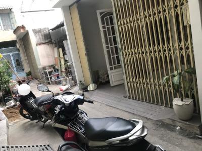 Hẻm trước nhà Nhà phố hẻm rộng 3m hướng Tây, diện tích 95.85m2.