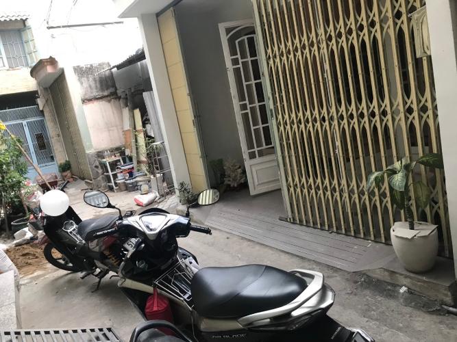 Hẻm trước nhà Nhà phố hẻm rộng 3m hướng Tây, diện tích 95.85m2.