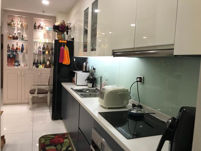 phòng bếp căn hộ Vinhomes Central Park căn hộ Vinhomes Central Park đẩy đủ nội thất, tầng trung