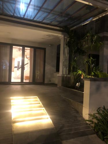 Không gian nhà phố Huyện Nhà Bè Nhà phố hướng Đông Nam diện tích 126m2, bàn giao đầy đủ nội thất.