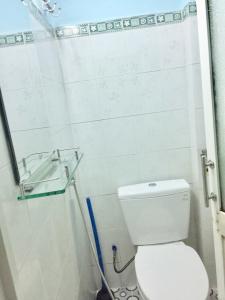 Phòng tắm nhà phố Bình Thạnh Bán nhà hẻm Nguyễn Văn Đậu, diện tích 2.9x6.2m, dân cư sầm uất, tiện ích đầy đủ, gia nhà ngay.