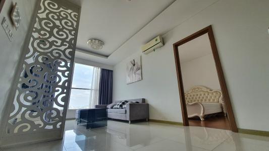 Phòng khách căn hộ hộ Thảo Điền Pearl, Quận 2 Căn hộ Thảo Điền Pearl cửa hướng Tây Bắc, đầy đủ nội thất.