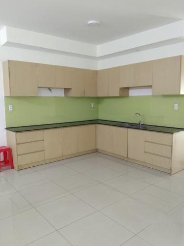 Phòng bếp Oriental Plaza, Tân Phú Căn hộ Oriental Plaza tầng trung, view nội khu mát mẻ.