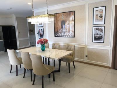 Phòng khách căn hộ Vinhomes Central Park, Quận Bình Thạnh Căn hộ cao cấp Vinhomes Central Park tầng cao, đầy đủ nội thất.