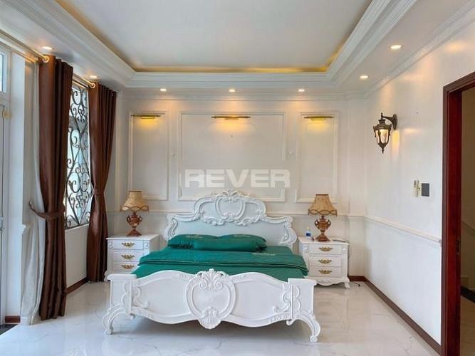 Biệt thự Quận 7 Biệt thự diện tích 130m2 kết cấu 1 trệt 3 lầu, khu vực ven sông mát mẻ.