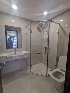 Nhà vệ sinh Eco Green Saigon Căn hộ Eco Green Saigon tầng cao, ban công đón gió.