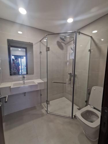 Nhà vệ sinh Eco Green Saigon Căn hộ Eco Green Saigon tầng cao, ban công đón gió.