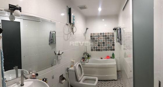 Phòng tắm căn hộ chung cư Mỹ Đức Căn hộ chung cư Mỹ Đức bàn giao đầy đủ nội thất, hướng Đông.