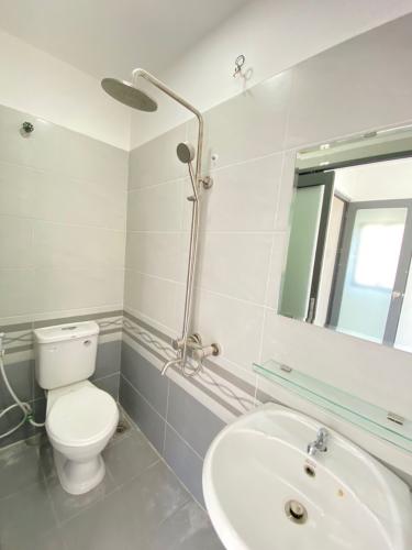 Nhà vệ sinh Nhà phố hướng Nam, 2 mặt tiền hẻm thông thoáng.