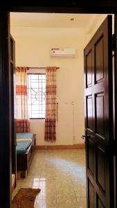 Phòng ngủ căn hộ Đào Duy Từ, Quận 10 Căn hộ Đào Duy Từ tầng thấp hướng Tây Bắc, đầy đủ nội thất.