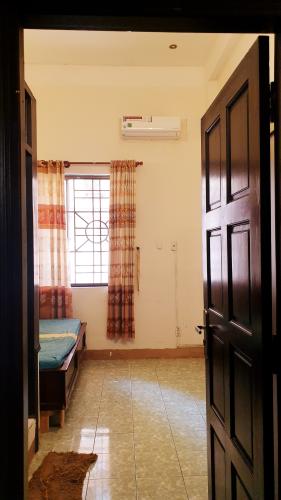 Phòng ngủ căn hộ Đào Duy Từ, Quận 10 Căn hộ Đào Duy Từ tầng thấp hướng Tây Bắc, đầy đủ nội thất.