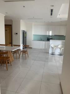 Phòng khách Vinhomes Central Park Căn hộ Vinhomes Central Park tầng cao, hướng Đông Nam.