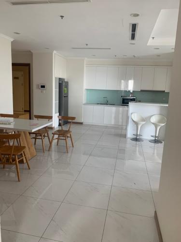 Phòng khách Vinhomes Central Park Căn hộ Vinhomes Central Park tầng cao, hướng Đông Nam.