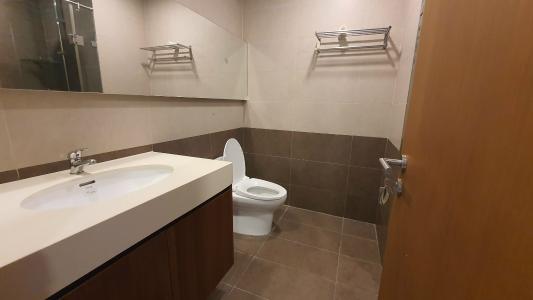 Phòng tắm căn hộ hộ Thảo Điền Pearl, Quận 2 Căn hộ Thảo Điền Pearl cửa hướng Tây Bắc, đầy đủ nội thất.