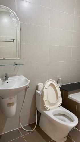 Phòng tắm căn hộ Cửu Long, Bình Thạnh Căn hộ Cửu Long tầng 4 view nội khu yên tĩnh, đầy đủ nội thất.