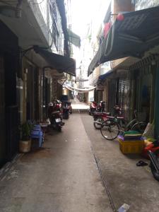 Hẻm nhà phố Hoàng Diệu, Quận 4 Nhà phố hẻm 4m, diện tích 21m2, khu ăn uống sầm uất.