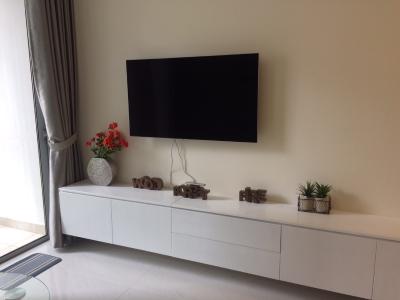 Phòng khách căn hộ Vinhomes Central Park, Quận Bình Thạnh Căn hộ Vinhomes Central Park cửa hướng Tây Bắc, nội thất cơ bản.