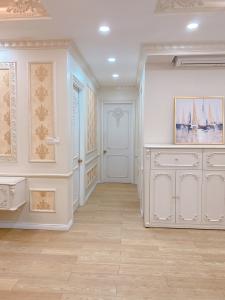 Phòng khách căn hộ Vista Verde Căn hộ Vista Verde đầy đủ tiện nghi, view thành phố tuyệt đẹp.