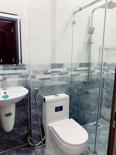 Phòng tắm nhà phố Quận Tân Phú Nhà phố Q.Tân Phú hướng Tây diện tích sử dụng 172.8m2, đầy đủ nội thất.