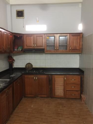 Bếp nhà phố quận Bình Thạnh Nhà hẻm xe hơi 5m Q. Bình Thạnh, nội thất cơ bản, diện tích 6.25x18.8m