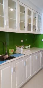 Phòng bếp căn hộ River Gate, Quận 4 Căn hộ tầng trung River Gate ban công hướng Đông Nam, view thành phố.