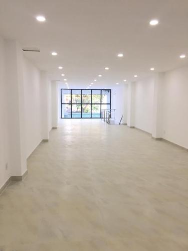 Nhà phố Quận 4 Nhà phố diện tích 260.9m2 hướng Đông Bắc, thiết kế dạng văn phòng.