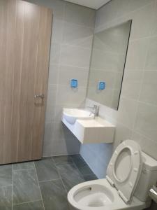 Nhà wc  căn hộ Vinhomes Grand Park Bán căn hộ Vinhomes Grand Park hiện đại, view thành phố thoáng mát.
