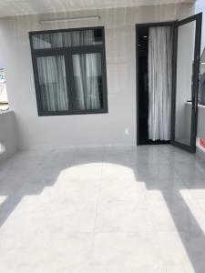 Sân thượng nhà phố Gò Vấp Nhà phố cửa hướng Đông hẻm xe hơi rộng, kết cấu 3 tầng.