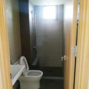 Toilet Celadon City, Tân Phú Căn hộ Duplex Celadon City tầng trung, view thành phố sầm uất.