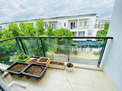 View nhà phố Quận 9 Nhà phố KDC Mega Village Khang Điền diện tích sử dụng 157.5m2.