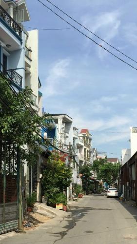 Đường hẻm nhà phố Quận Bình Tân Nhà phố hẻm nhựa rộng 8m Quận Bình Tân hướng tây, sổ hồng riêng.