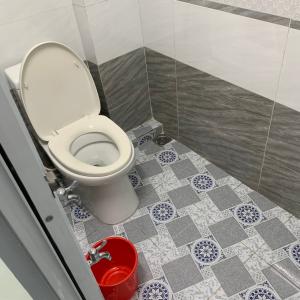 toilet nhà phố quận 1 Nhà hẻm lộ giới 2m Quận 1 mới xây, sổ hồng chính chủ, bàn giao ngay.
