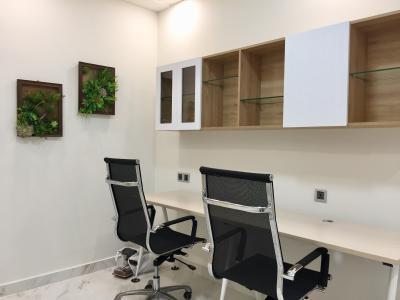 Bàn làm việc căn hộ Midtown Căn hộ Phú Mỹ Hưng Midtown nội thất cơ bản, ban công hướng Tây Bắc.