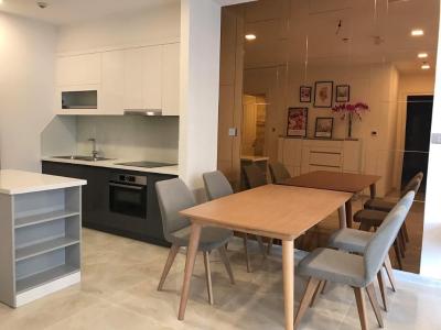 bàn ăn Căn hộ Vinhomes Golden River tầng trung, view Tây Nam.