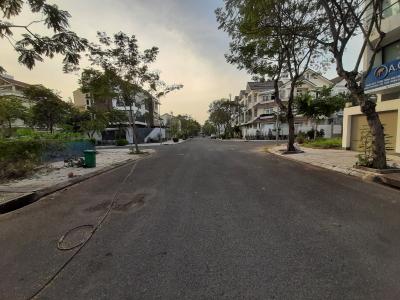 Đường nhà Quận 7 Nhà phố khu dân cư ven sông diện tích sử dụng 329m2, hướng Nam.