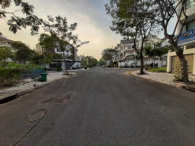 Đường nhà Quận 7 Nhà phố khu dân cư ven sông diện tích sử dụng 329m2, hướng Nam.