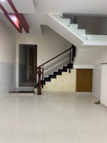 Phòng khách nhà phố Trương Phước Phan, Bình Tân Nhà phố hướng Đông Nam, mặt tiền đường tỉnh lộ 10 rộng rãi.