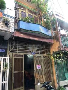 Nhà phố có 2 mặt tiền hẻm, kết cấu 1 trệt 1 lầu gần chợ Phú Định.