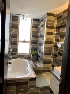 Phòng tắm căn hộ Richstar, Tân Phú Căn hộ chung cư Richstar view nội khu yên tĩnh, hướng cửa Đông Nam.