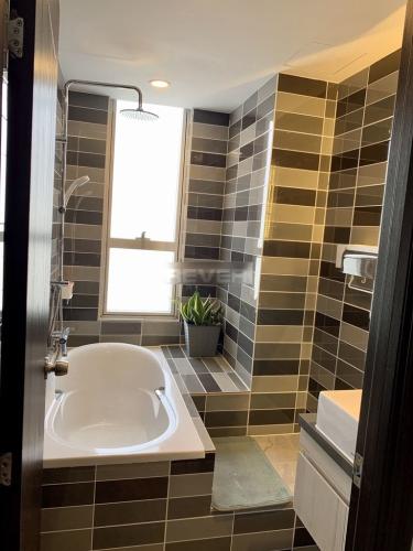 Phòng tắm căn hộ Richstar, Tân Phú Căn hộ chung cư Richstar view nội khu yên tĩnh, hướng cửa Đông Nam.