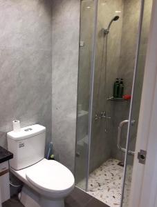 Toilet căn hộ RiverGate Residence Bán căn hộ officetel RiverGate Residence 1PN, tháp B, đầy đủ nội thất, view Bitexco