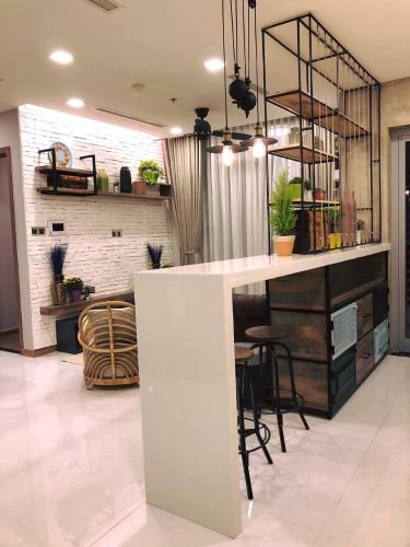 Phòng khách căn hộ Vinhomes Central Park, Quận Bình Thạnh Căn hộ tầng 26 Vinhomes Central Park đầy đủ nội thất hiện đại.