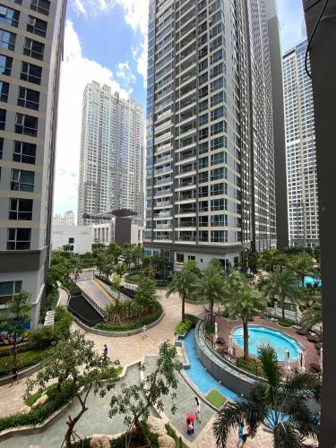 Căn hộ Vinhomes Central Park, Quận Bình Thạnh Căn hộ Vinhomes Central Park cửa hướng Đông, view nội khu yên tĩnh.