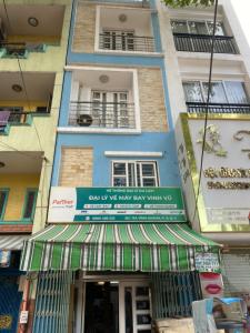 Bán nhà phố 3 tầng mặt tiền đường Vĩnh Khánh, quận 4 hướng Tây Nam, diện tích đất 23.2m2, sổ hồng pháp lý đầy đủ.